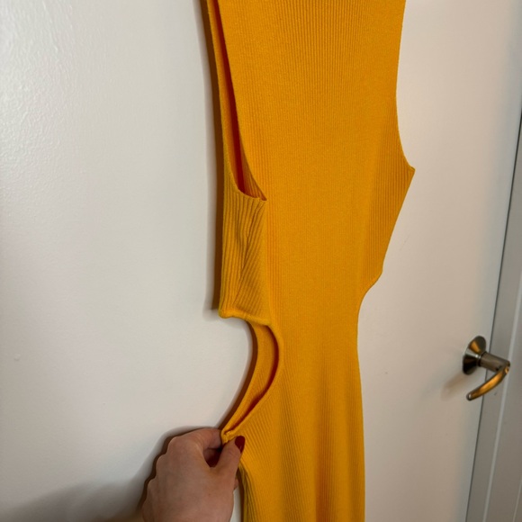 Midi Ribbed Orange Cutout Dress with Slit (Size: M) - Picture 4 of 6
